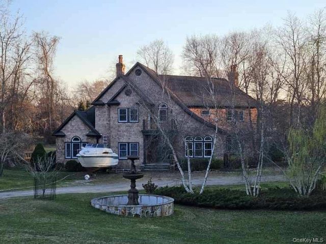 9 Locust Woods Drive, Shelter Island, NY 11964