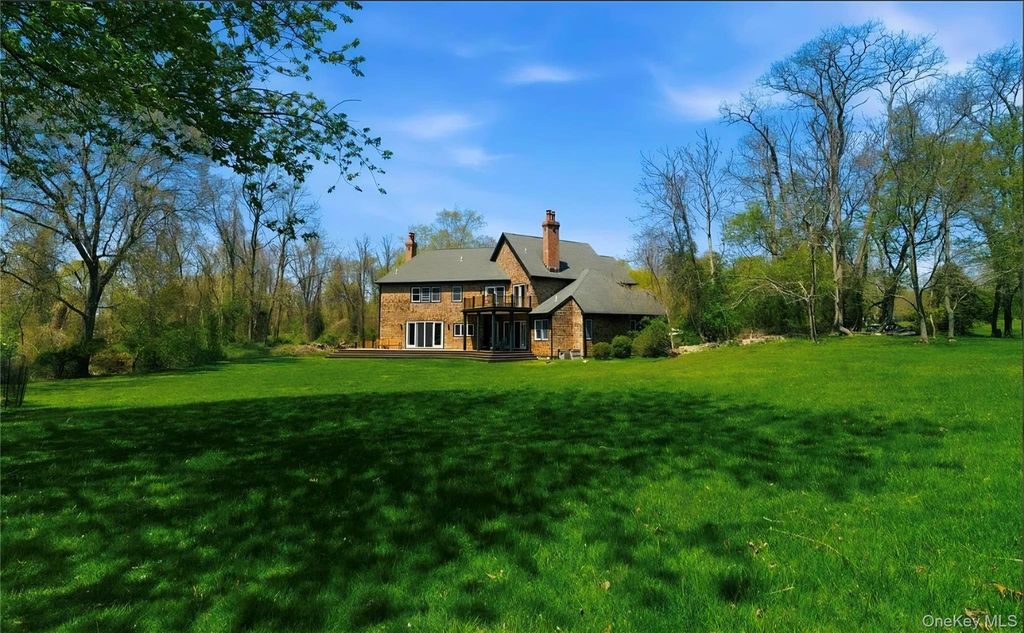 9 Locust Woods Drive, Shelter Island, NY 11964