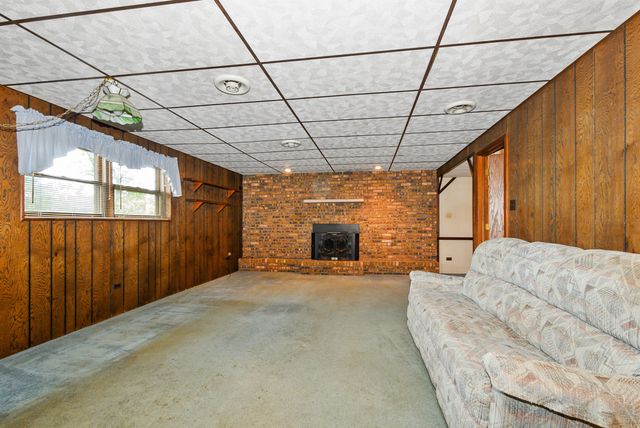 8540 Candlelight Drive E, Willow Springs, IL 60480