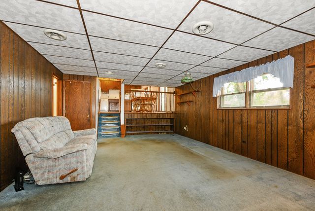 8540 Candlelight Drive E, Willow Springs, IL 60480