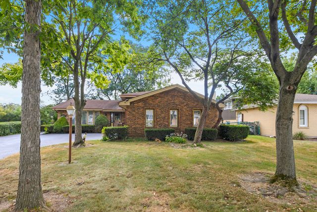 8540 Candlelight Drive E, Willow Springs, IL 60480