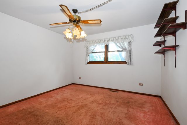 8540 Candlelight Drive E, Willow Springs, IL 60480