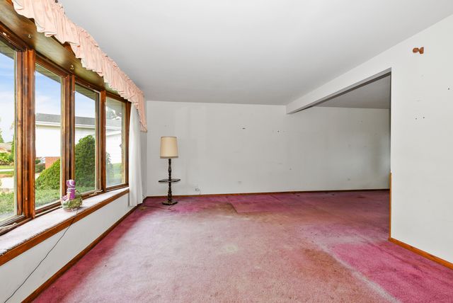 8540 Candlelight Drive E, Willow Springs, IL 60480