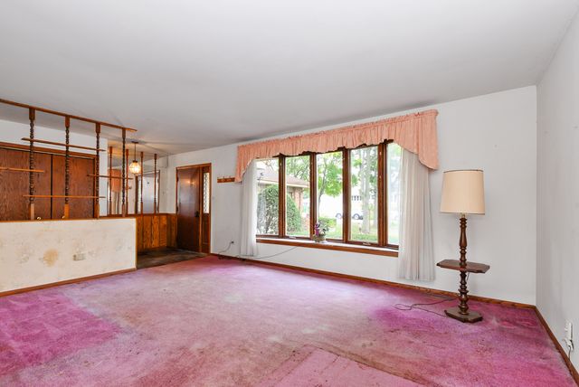 8540 Candlelight Drive E, Willow Springs, IL 60480