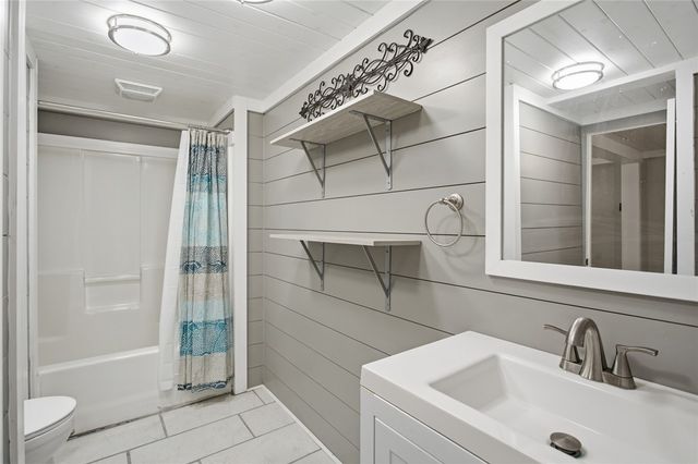 9124 West Oak Highway, Seneca, SC 29678