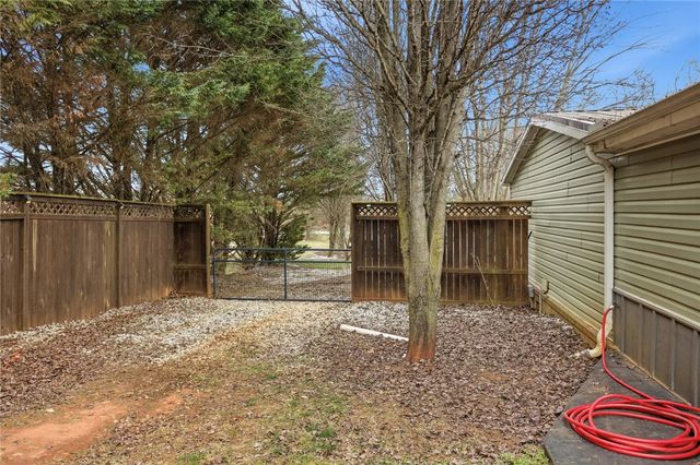 9124 West Oak Highway, Seneca, SC 29678