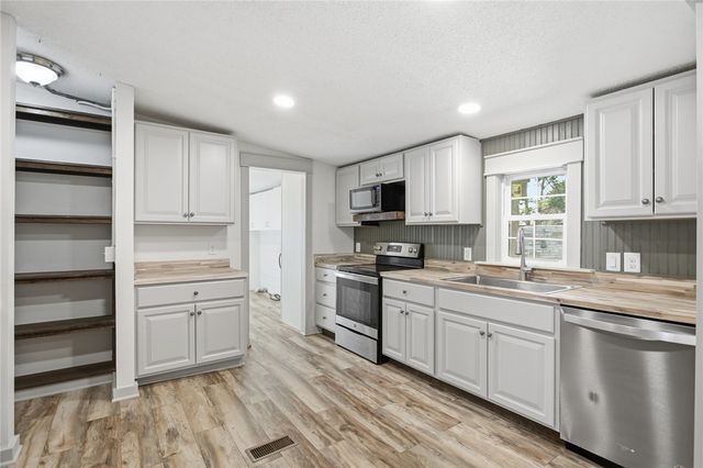 9124 West Oak Highway, Seneca, SC 29678