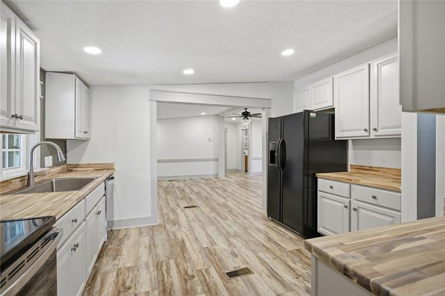 9124 West Oak Highway, Seneca, SC 29678