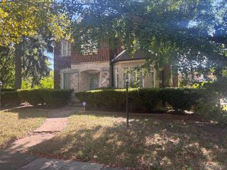 12945 Mackenzie Street, Detroit, MI 48228