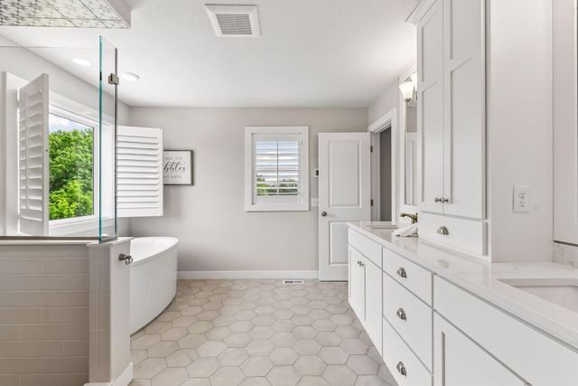 4303 Millstone Drive, Chaska, MN 55318