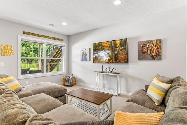 4303 Millstone Drive, Chaska, MN 55318