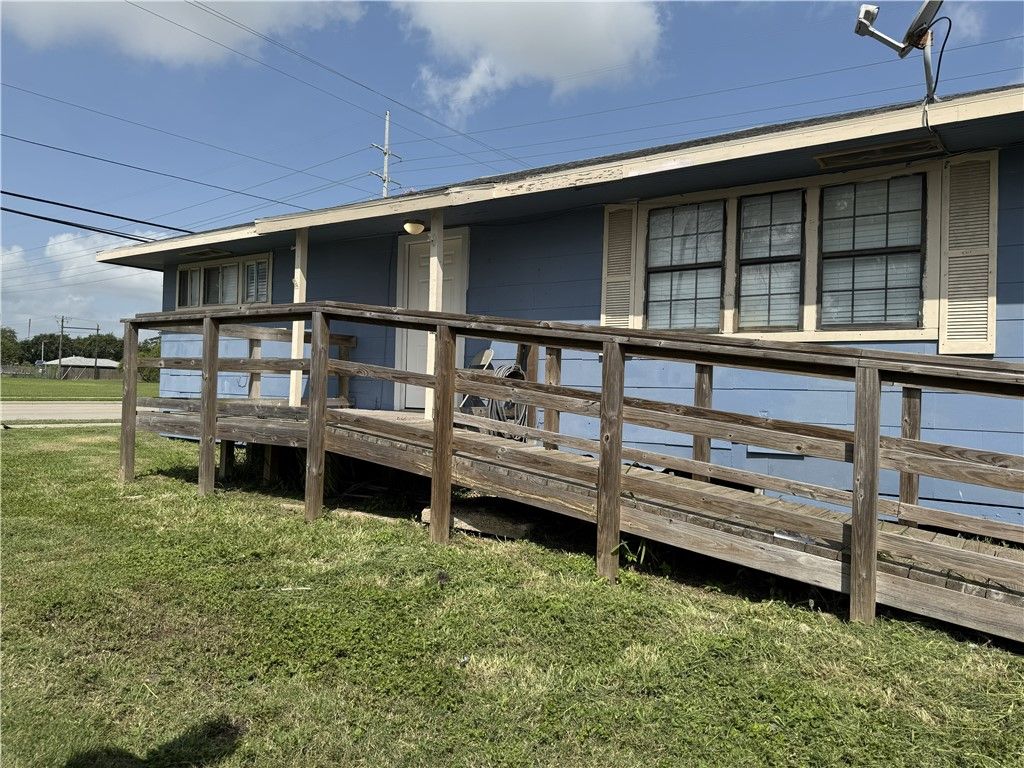 1645 Clare Dr, Corpus Christi, TX 78412