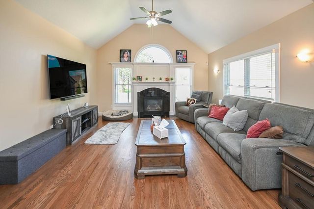 903 N 1464 Road, Lawrence, KS 66049