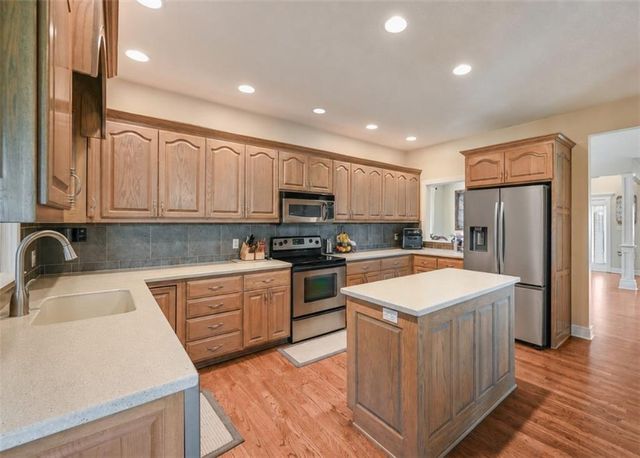 903 N 1464 Road, Lawrence, KS 66049