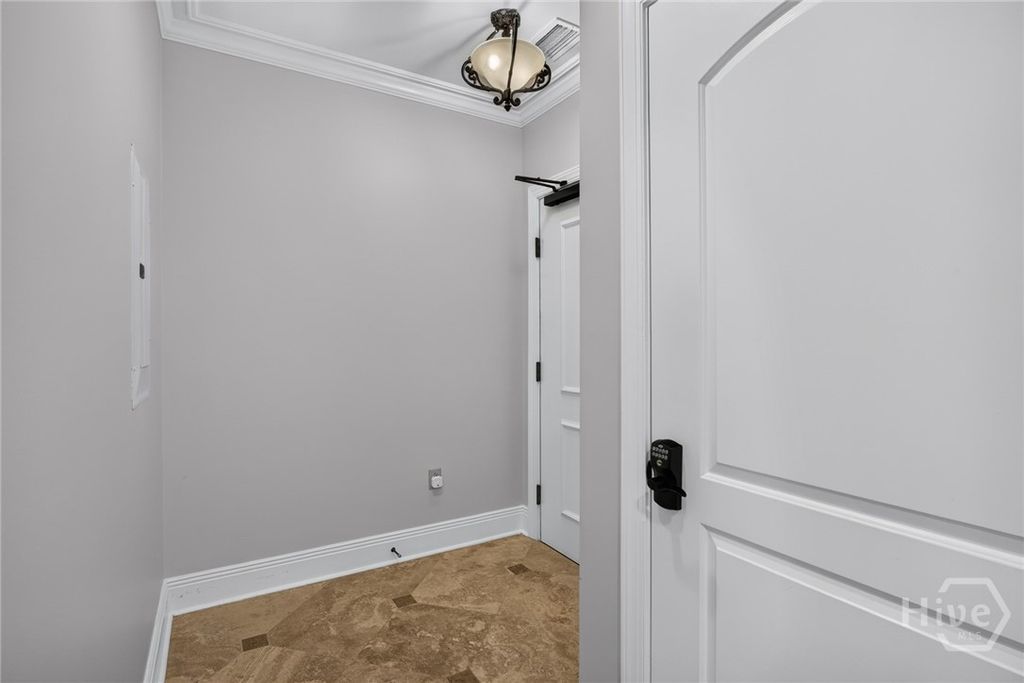 Image 10 of property listing at 5 Whitaker Street 401, Savannah, GA 31401