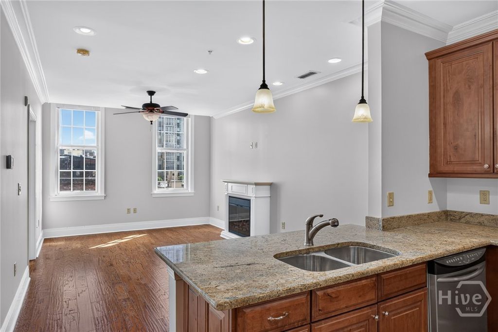 Image 13 of property listing at 5 Whitaker Street 401, Savannah, GA 31401