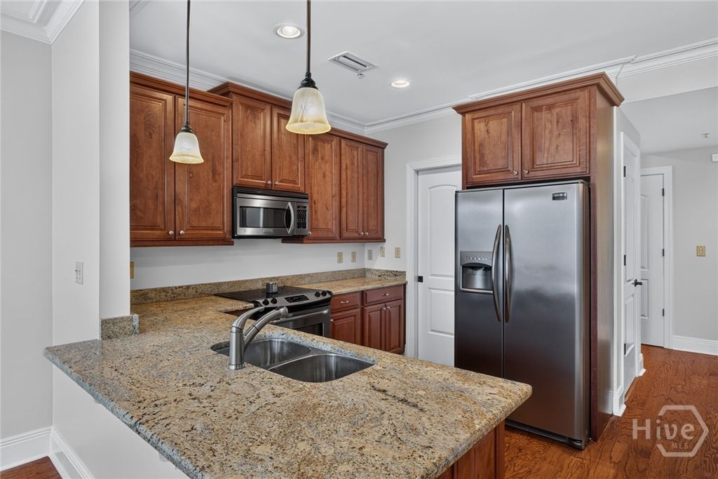 Image 14 of property listing at 5 Whitaker Street 401, Savannah, GA 31401