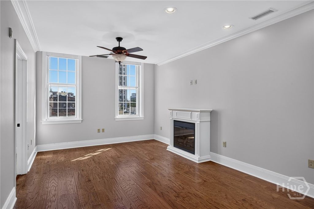 Image 16 of property listing at 5 Whitaker Street 401, Savannah, GA 31401