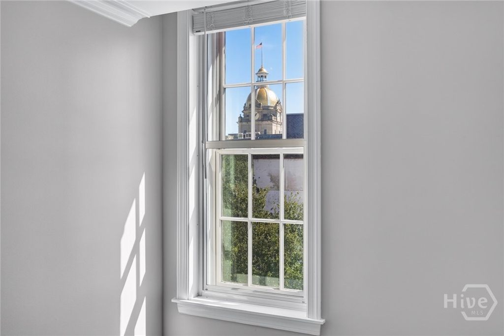 Image 18 of property listing at 5 Whitaker Street 401, Savannah, GA 31401