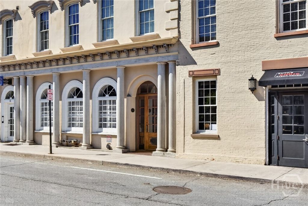 Image 2 of property listing at 5 Whitaker Street 401, Savannah, GA 31401