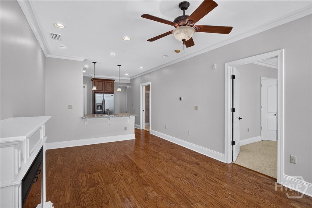 Image 22 of property listing at 5 Whitaker Street 401, Savannah, GA 31401