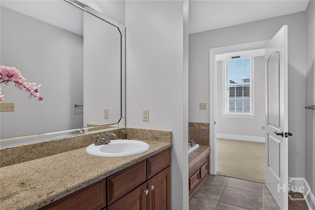 Image 32 of property listing at 5 Whitaker Street 401, Savannah, GA 31401