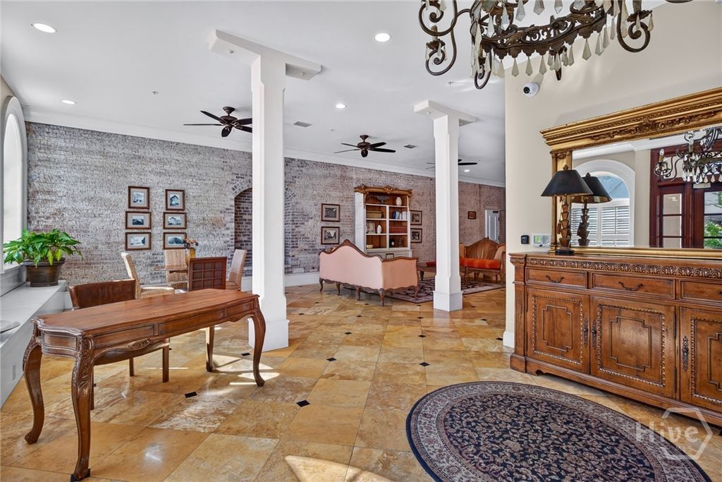 Image 4 of property listing at 5 Whitaker Street 401, Savannah, GA 31401