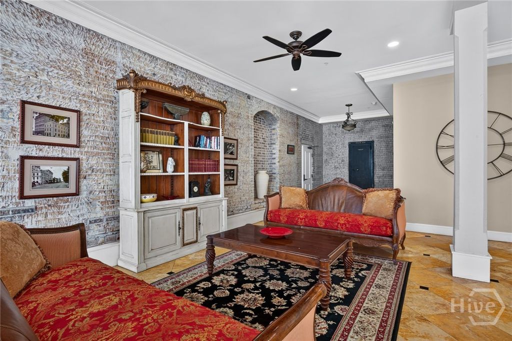 Image 7 of property listing at 5 Whitaker Street 401, Savannah, GA 31401