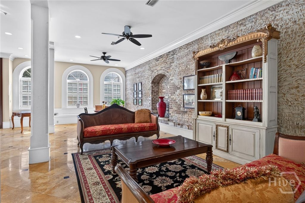 Image 8 of property listing at 5 Whitaker Street 401, Savannah, GA 31401