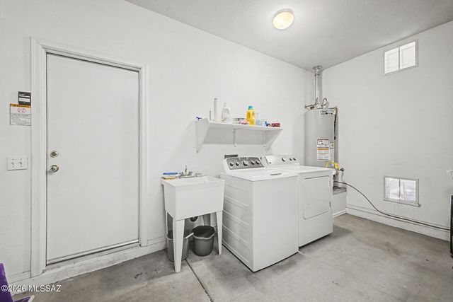 8040 W Morning Light Way, Tucson, AZ 85743