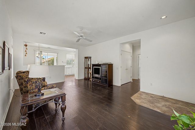 8040 W Morning Light Way, Tucson, AZ 85743