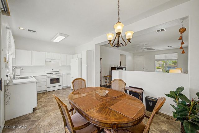8040 W Morning Light Way, Tucson, AZ 85743
