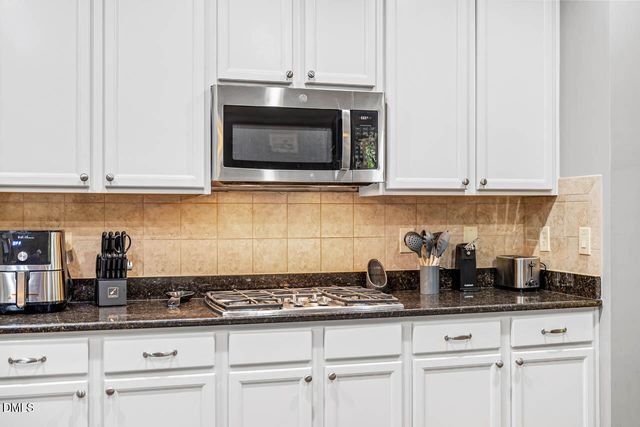 142 W Hatterleigh Avenue, Hillsborough, NC 27278