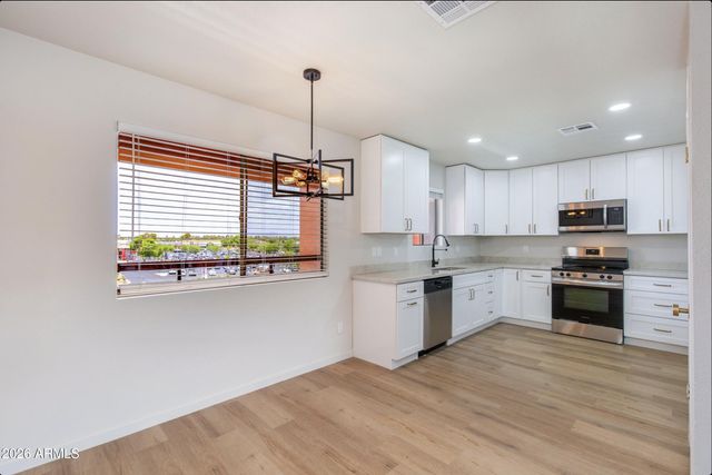 12222 N PARADISE VILLAGE Parkway S 440, Phoenix, AZ 85032