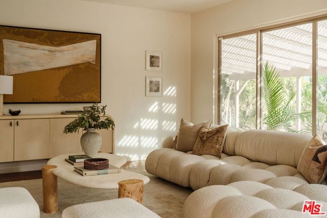 6326 W 85th Place, Los Angeles, CA 90045