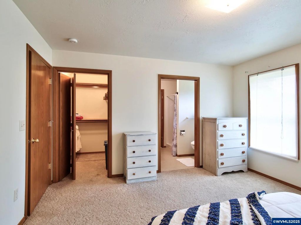 Image 12 of property listing at 243 SE Harney St, Sheridan, OR 97378