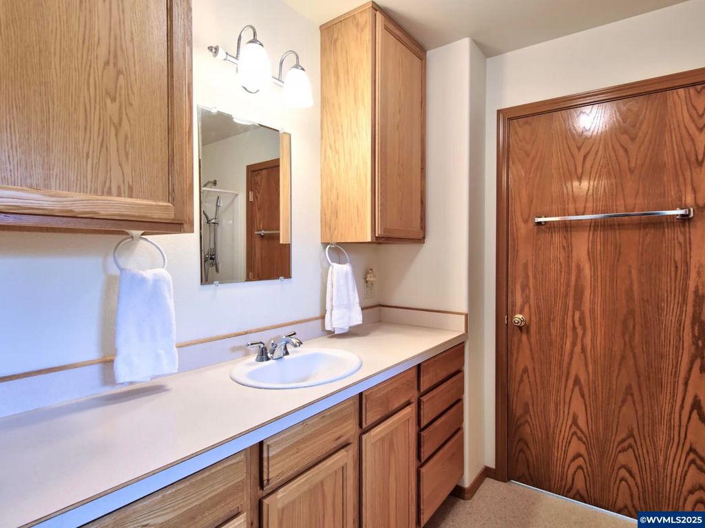 Image 13 of property listing at 243 SE Harney St, Sheridan, OR 97378