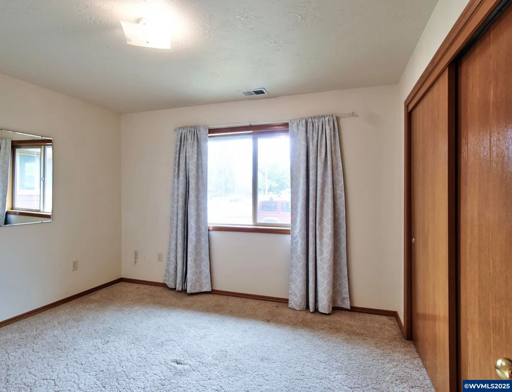 Image 18 of property listing at 243 SE Harney St, Sheridan, OR 97378