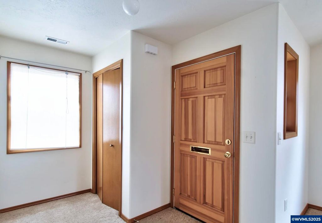 Image 2 of property listing at 243 SE Harney St, Sheridan, OR 97378