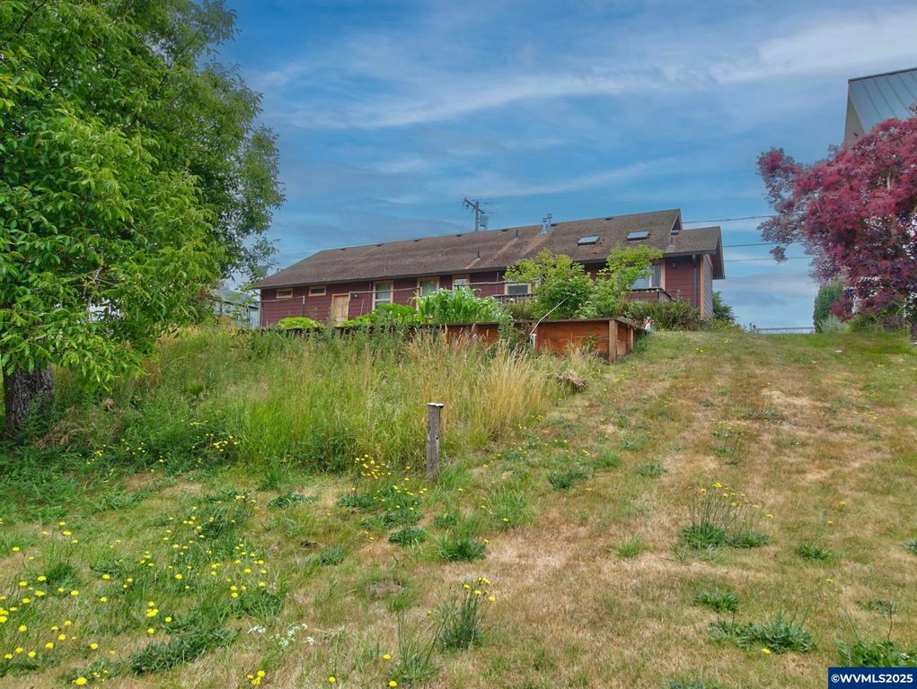 Image 20 of property listing at 243 SE Harney St, Sheridan, OR 97378