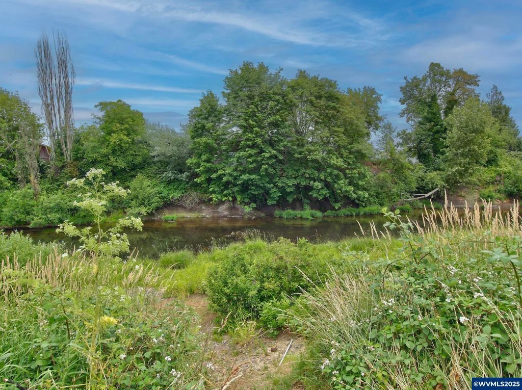 Image 21 of property listing at 243 SE Harney St, Sheridan, OR 97378