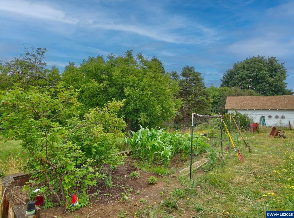 Image 22 of property listing at 243 SE Harney St, Sheridan, OR 97378