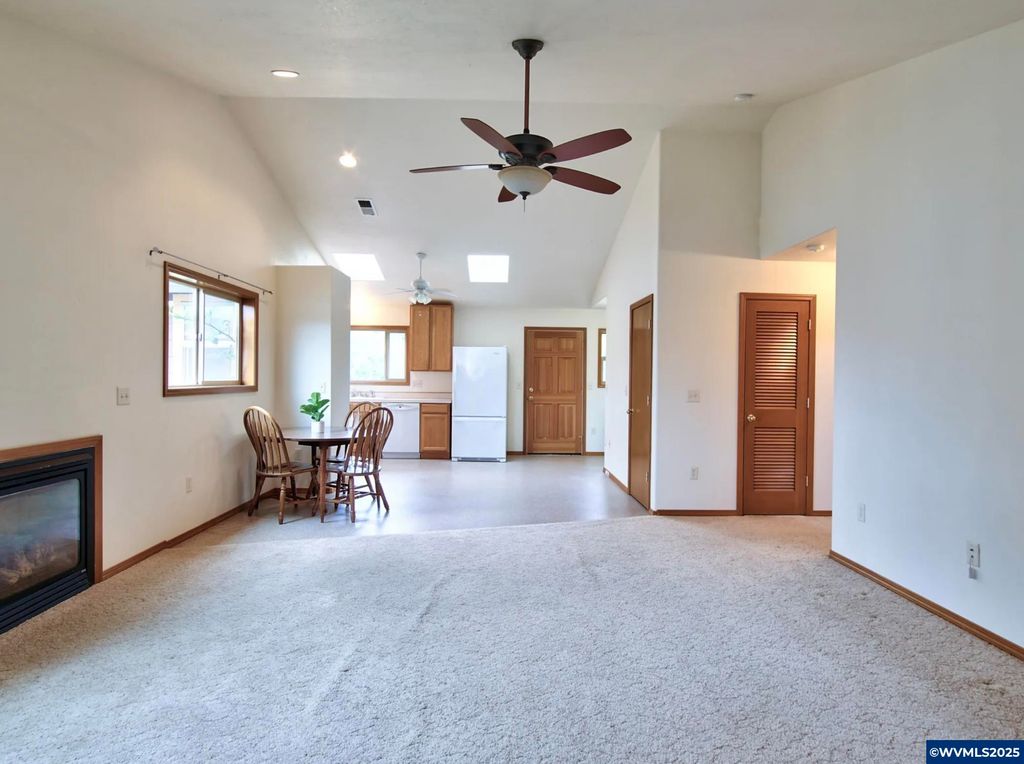 Image 3 of property listing at 243 SE Harney St, Sheridan, OR 97378