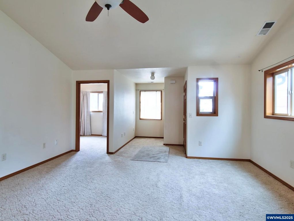 Image 5 of property listing at 243 SE Harney St, Sheridan, OR 97378