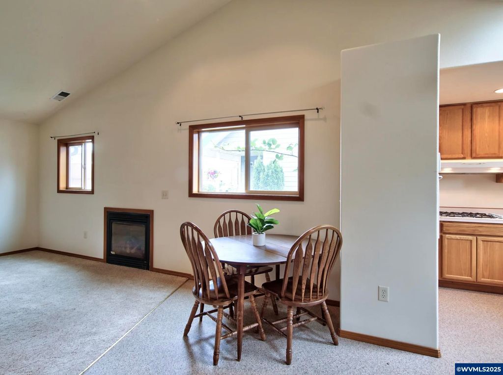 Image 7 of property listing at 243 SE Harney St, Sheridan, OR 97378