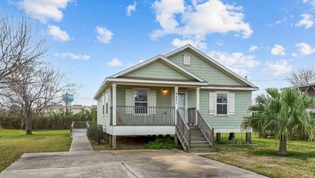 2331 Rue De Lafitte Drive, Dickinson, TX 77539