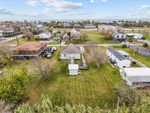 2331 Rue De Lafitte Drive, Dickinson, TX 77539