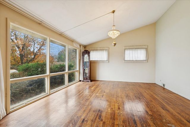 5440 S Edgewood Avenue, La Grange Highlands, IL 60525