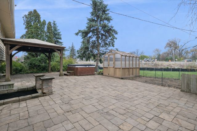 5440 S Edgewood Avenue, La Grange Highlands, IL 60525