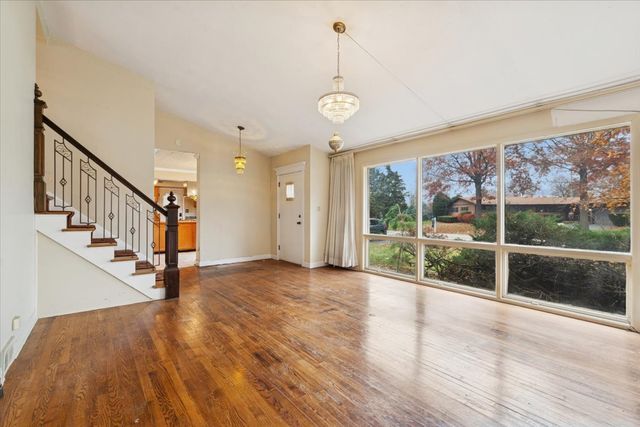 5440 S Edgewood Avenue, La Grange Highlands, IL 60525